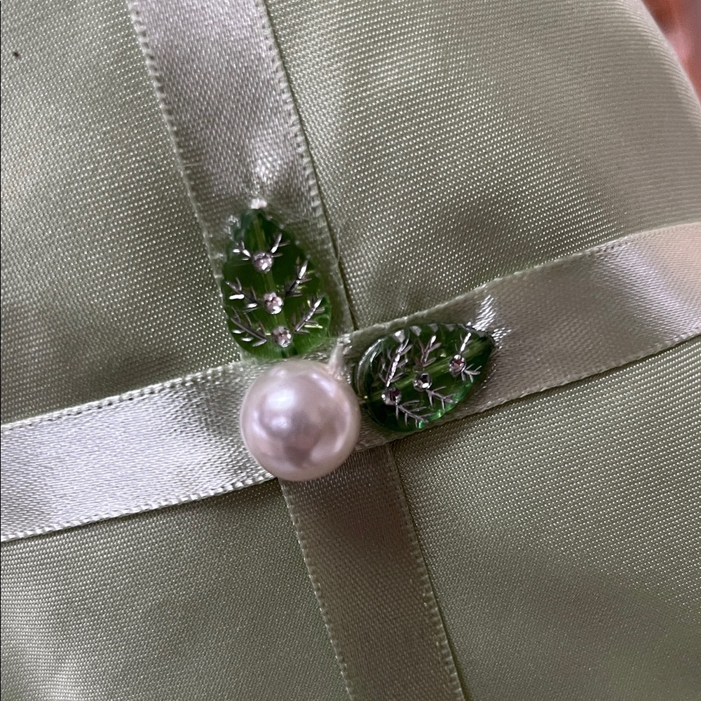 Martha Stewart Vintage Satin Green Tree Skirt and Stocking - Picture 5 of 6